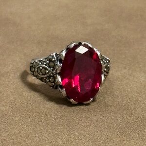 Vintage-Inspired Red Oval Gemstone Ring - Women Jewelry